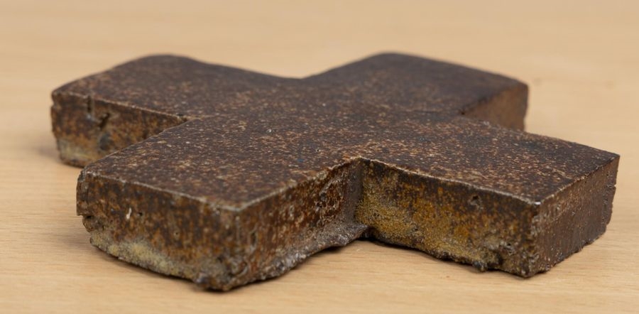 Artwork by Jean-marie Bignolas, Saint Vincent, nativité et éléments de pièces d'échec en terre cuite, Made of Terre Cuite