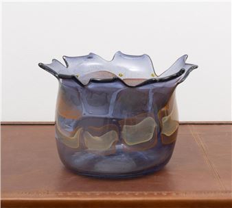 A monteith shaped art glass vase with coloured inclusion - Stanislav Melis