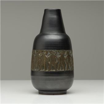 A Fratelli Fanciullacci pottery vase with figural banded relief - Fratelli Fanciullacci