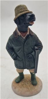 CHARACTER FIGURINE OF A SHOOTING LABRADOR FROM THE DOGGIE PEOPLE SERIES - Robert Harrop
