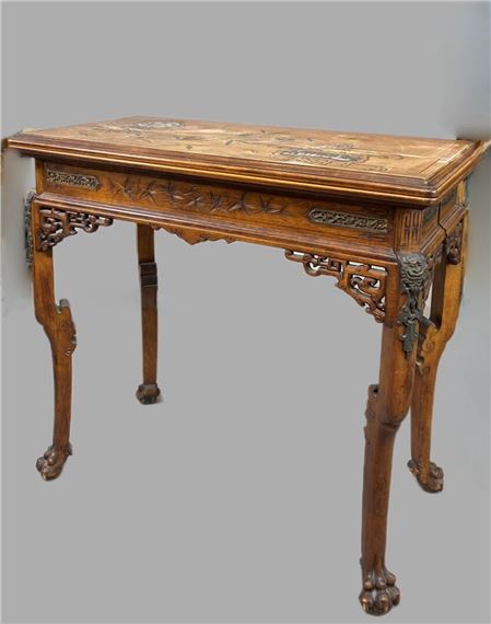 Table de salon formant table de jeux en bois exotique sculpté by Gabriel Viardot