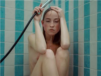 Fragments of intimacy: Nuno Alexandre Serrão’s suspended world at Grenze Arsenali Fotografici, Verona