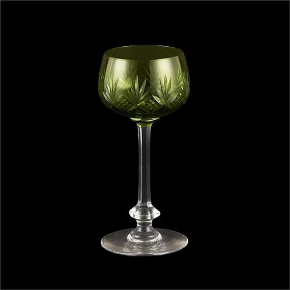 Suite de douze verres sur pied en cristal clair taillé doublé vert, modèle "Anvers - Val Saint Lambert
