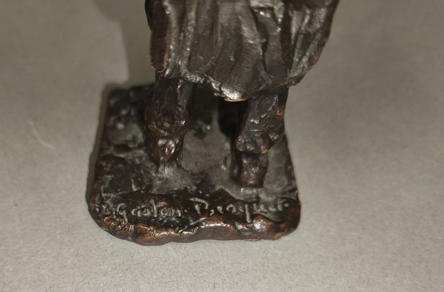 Artwork by Gaston Broquet, Woman with bundles, Made of Bronze