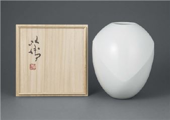 White porcelain flask - Maeta Akihiro