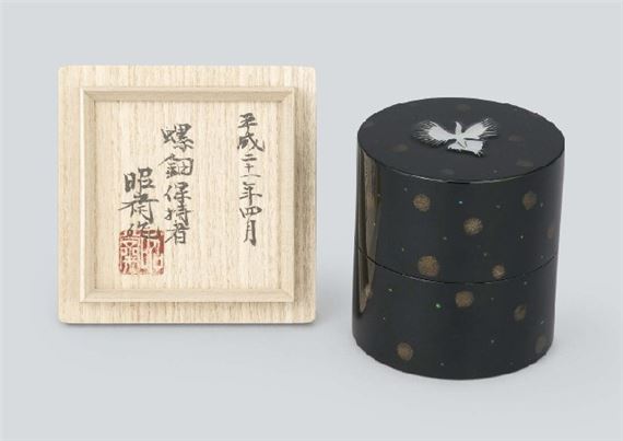 Tea caddy with design of fringed orchid in Mother-of-Pearl inlay - Shosai Kitamura