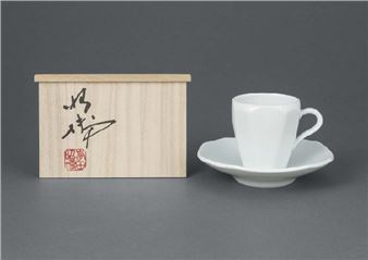 White porcelain faceted coffee cup and saucer - Maeta Akihiro