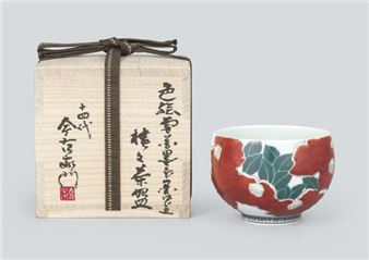 Tea bowl with design of camellia in overglaze enamel - Imaizumi Imaemon XIV