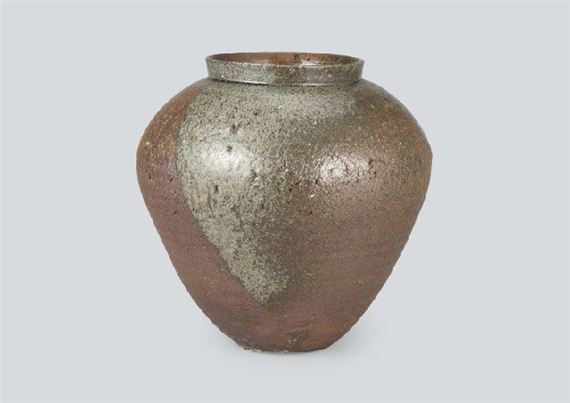Vase in ash glaze by Kamoda Shôji