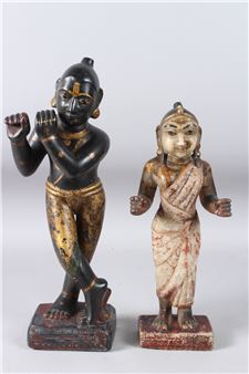A LARGE AND FINELY CARVED EARLY 19TH CENTURY INDIAN PAINTED AND GILDED STONE FIGURES OF KRISHNA - Indian School, 19th Century