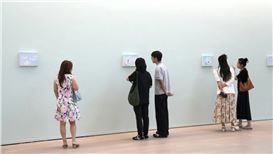 Wu Yi's latest solo show“Love in Midsummer”is on display at Tang Contemporary Art