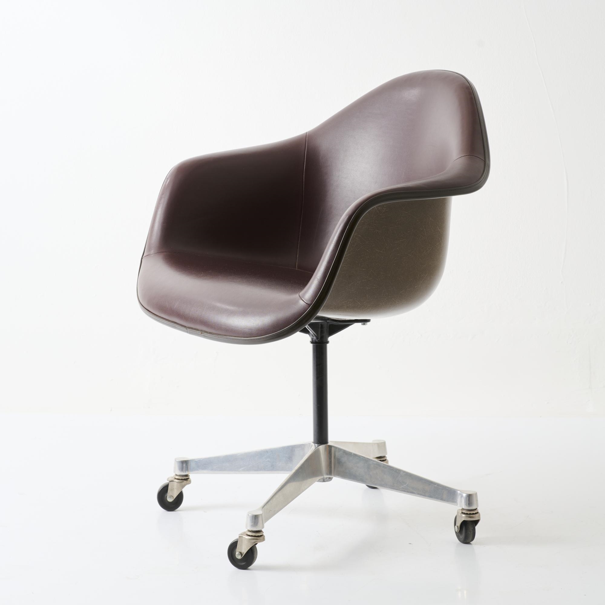 Ray Eames | Shell chair 'PAC (1950 - 1953) | MutualArt