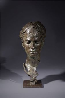 Young woman's head - Christophe Charbonnel