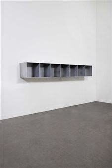 Hanging bookcase, model K7V90 - Maarten van Severen