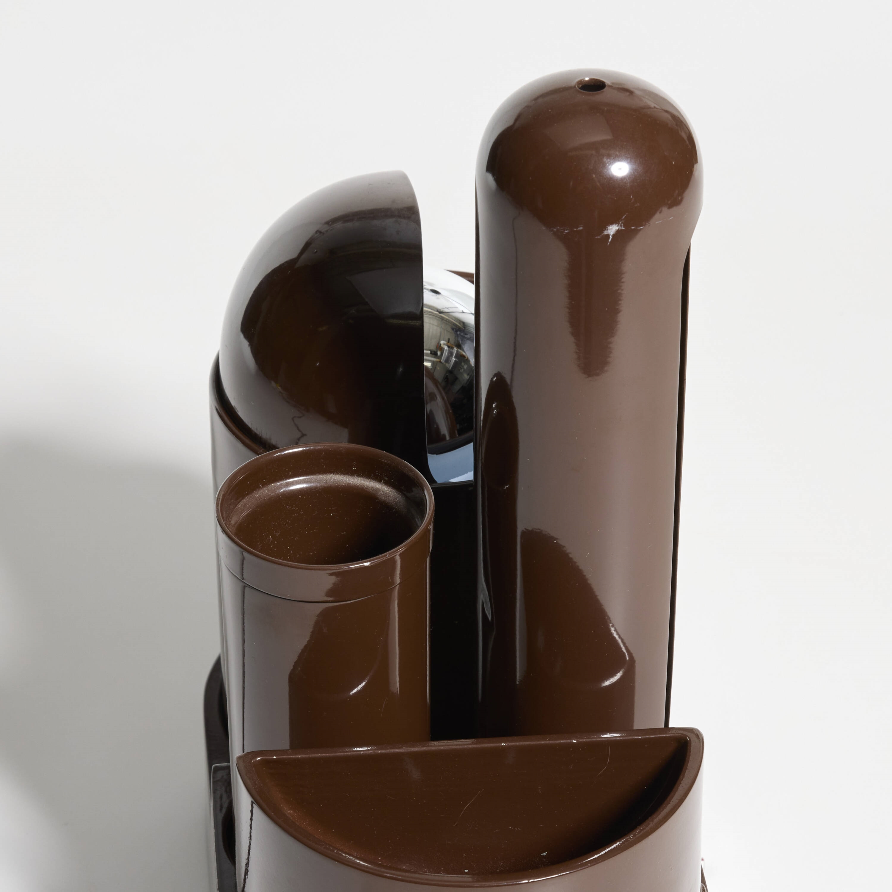 Artwork by Gae Aulenti, Rimorchiatore table lamp, Made of Enameled Aluminum, Plastic, Glazed Stoneware, Enameled Metal