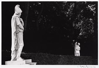 Barbarian prisoner and Callipygian Venus - Robert Doisneau