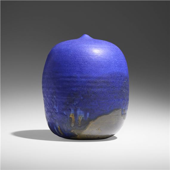 Closed Form (with rattle by Toshiko Takaezu, c. 1985