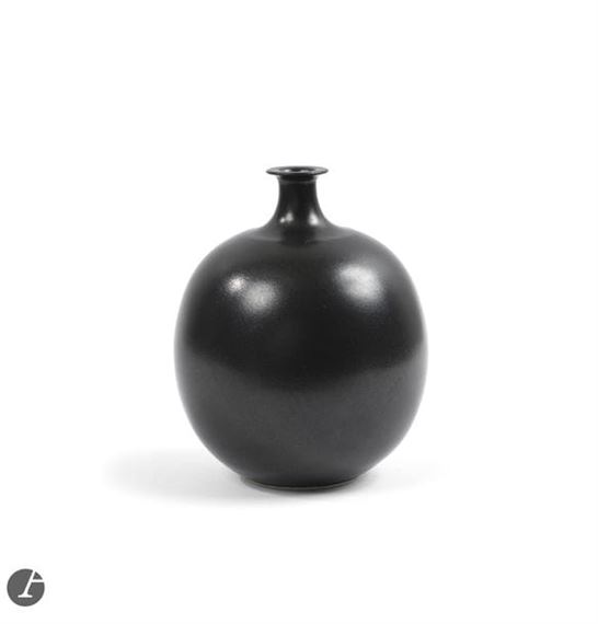 Vase with shoulder and soliflore neck