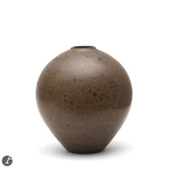 Obovoid vase with annular neck