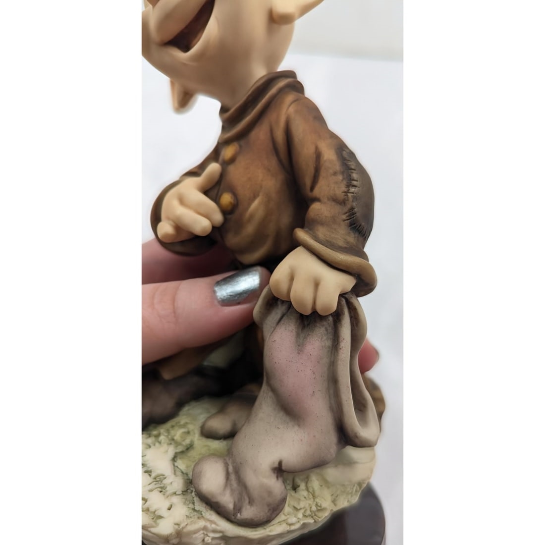 Artwork by Giuseppe Armani, Dopey's New Friend, Made of Figurine