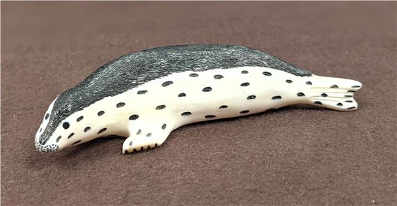 Carved Figural Seal Sculpture - Bert Oozevaseuk