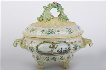 Terrina recortada com quatro pés - Alberto Cutileiro