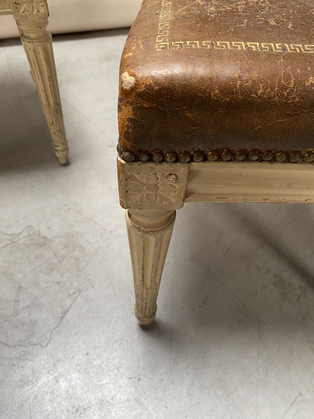 PETITE CHAISE BOIS formant PETIT COFFRE à BIJOUX sous l'assise COLLECTION D