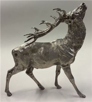A large Victorian figure of a stag - Edward Bradbury