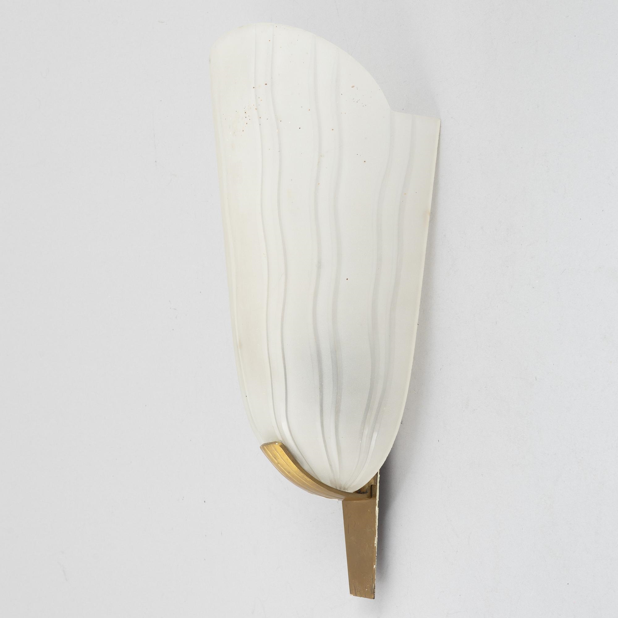 Artwork by Harald Notini, wall lamp, model "8496, Made of Brass, Glass