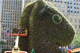 Jeff Koons’ Split-Rocker sculpture in LA to be made of more than 50,000 flowers and plants