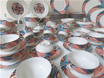 Rare porcelain dinner service with Russian-inspired polychrome decoration, &quot;KALINKA&quot; model - Jeanne Lanvin