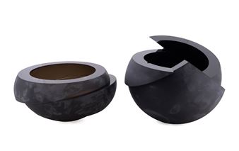 Armadillo Collection sphere and vase - Anna Torfs