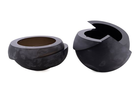 Armadillo Collection sphere and vase - Anna Torfs