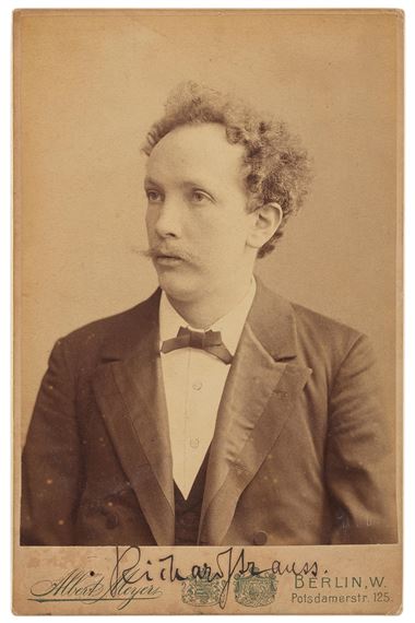 Vintage, Albumin auf Studiokarton, carte de cabinet, mit eigenhändigen Unterschrift des Komponisten sowie Datumpräge stempel - Albert Meyer