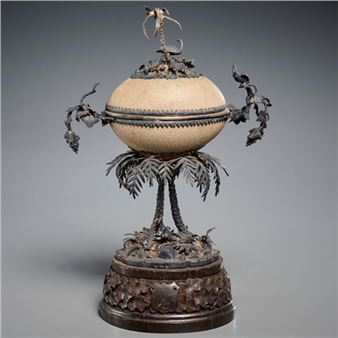 Millea Bros. Ltd. will hold a three-day auction titled Apfelicious! / The Iris Apfel Sale