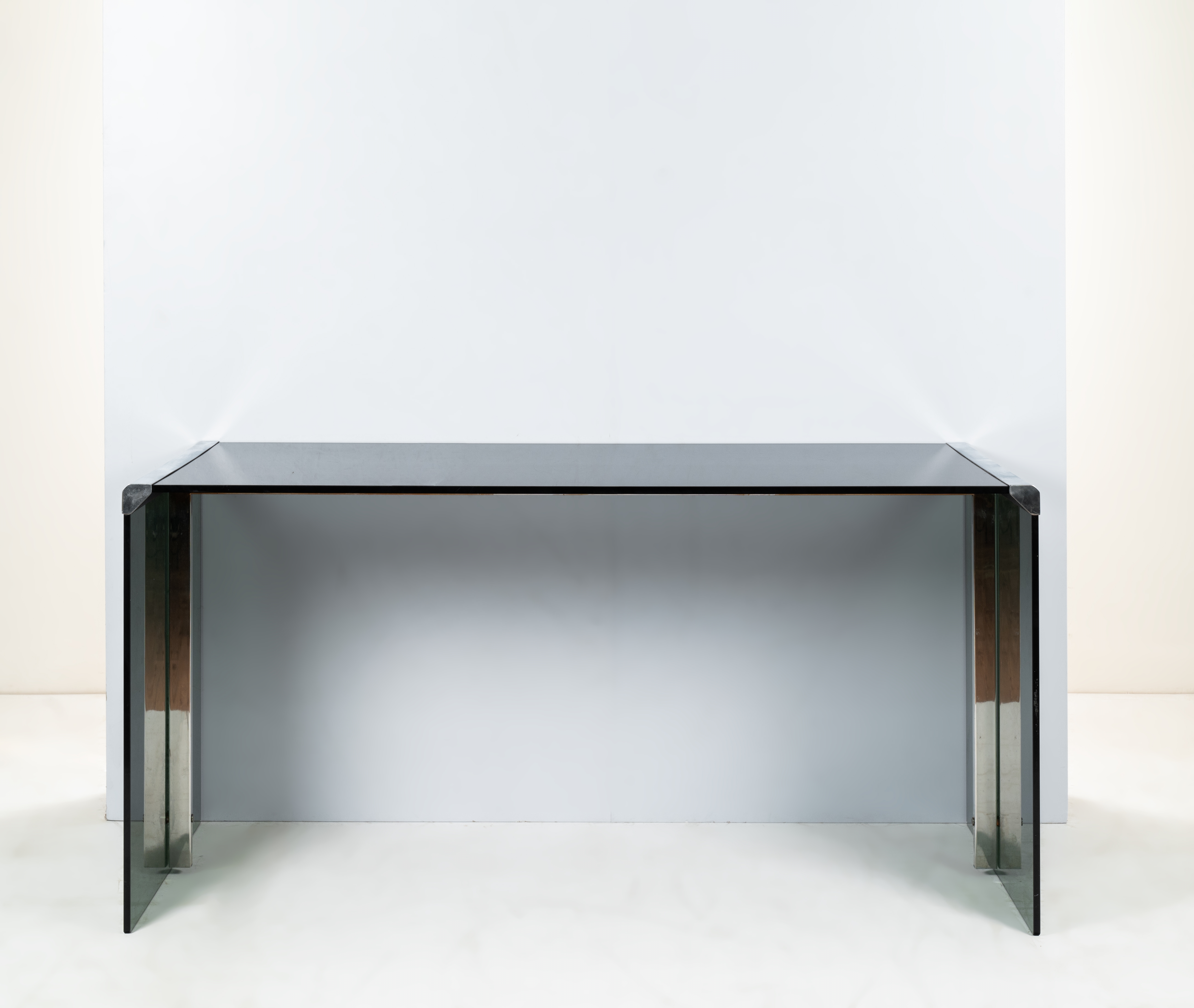 Gallotti & Radice | Scrivania President modello “Dattilo (1971) | MutualArt