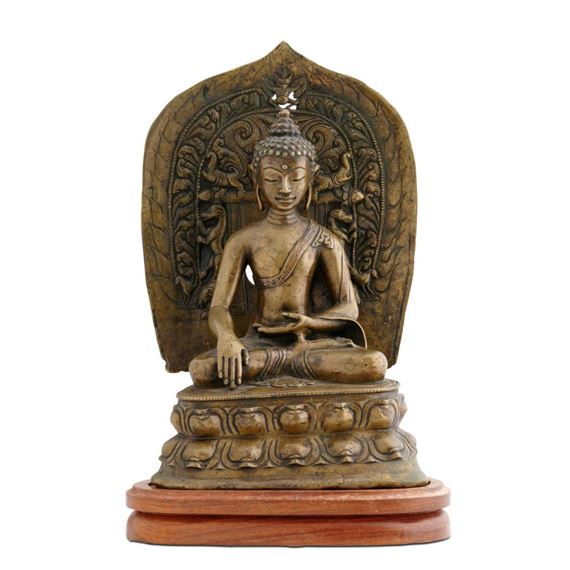 A RARE AND FINE WESTERN TIBETAN BRONZE AND COPPER-INLAID SEATED SHAKYAMUNI BUDDHA - Tibetan School, 14th Century