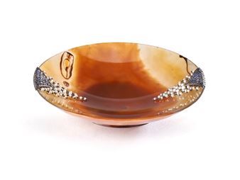 Agate bowl decorated with faux sapphire handles and beaded decorating chains (d - Alfredo Ravasco