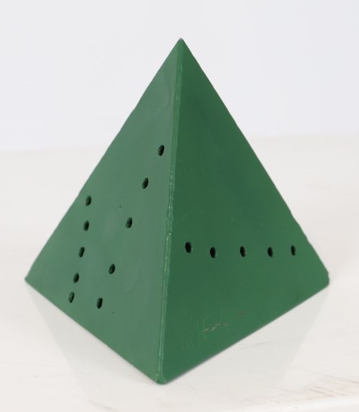 Artwork by Lucio Fontana, Rare pyramide en métal vert, ajouré de cercles épars, Made of Metal