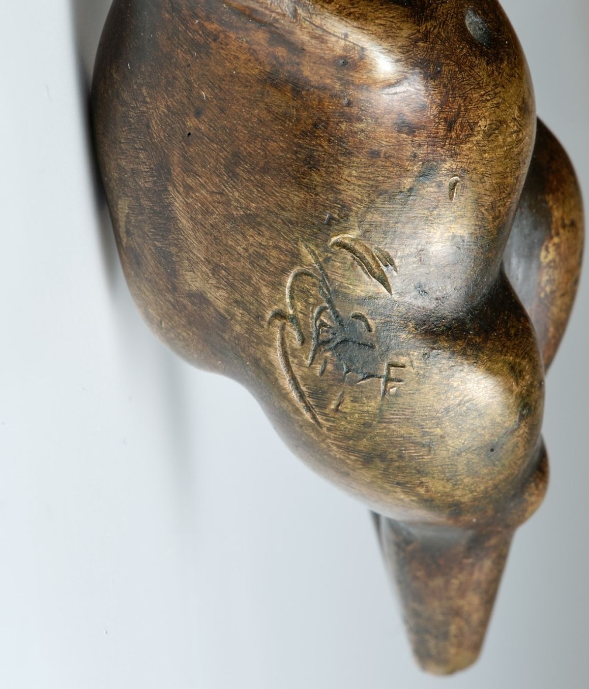 Artwork by Ewald Mataré, Weibliches Idol, Made of Bronze