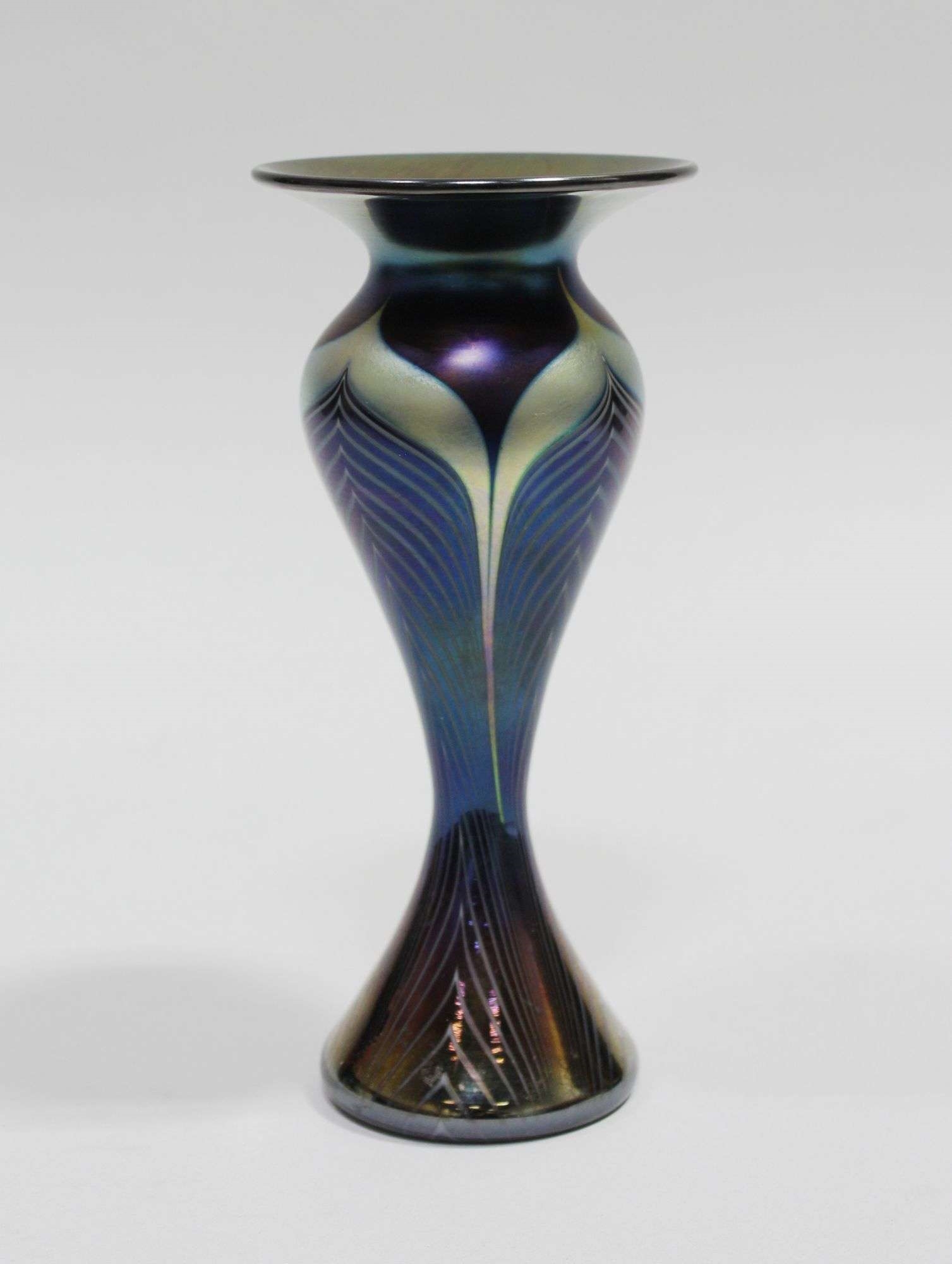 Stuart Abelman | STUART ABELMAN ART GLASS VASE | MutualArt