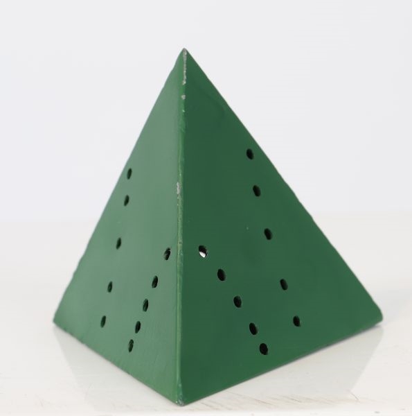 Artwork by Lucio Fontana, Rare pyramide en métal vert, ajouré de cercles épars, Made of Metal