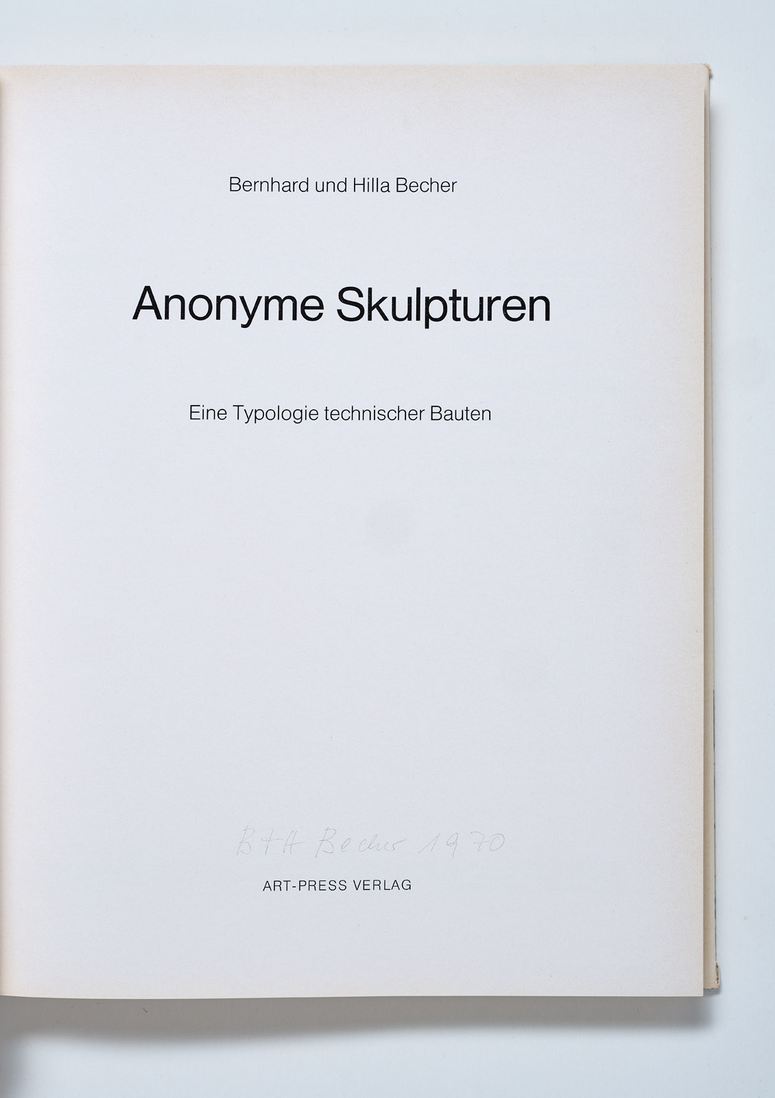Artwork by Bernd & Hilla Becher, Anonyme Skulpturen - Eine Typologie technischer Bauten, Made of Leineneinband