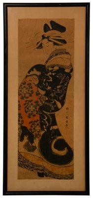 Artwork by Katsukawa Shunsen, Oiran Une courtisane se tient debout, vetue d'un kimono noir decoreÂ de motifs de dragons, Made of Woodcut On Paper