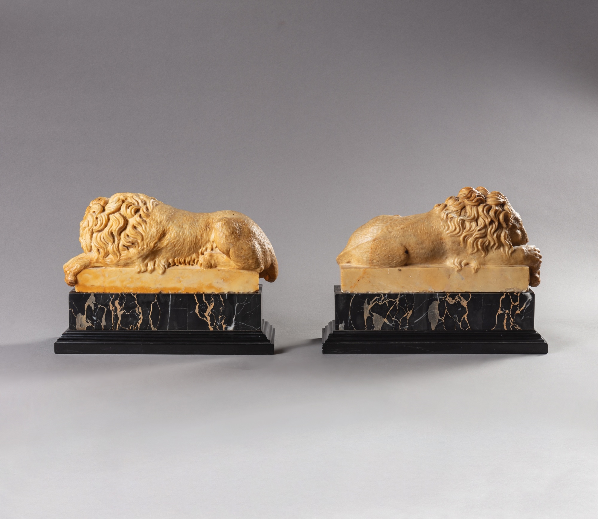 Antonio Canova | Pair of Recumbent lions | MutualArt