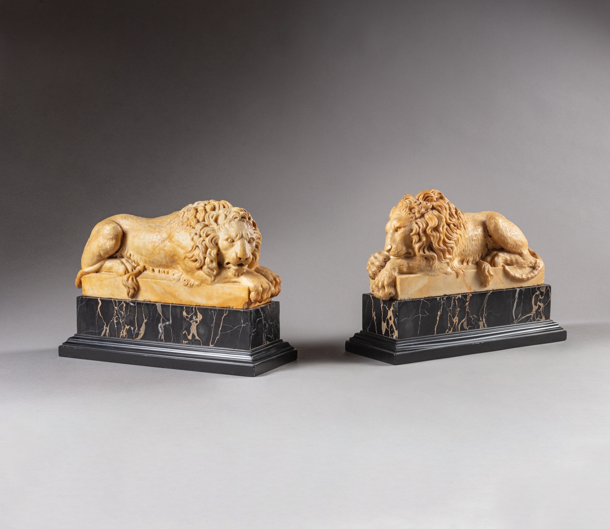Antonio Canova | Pair of Recumbent lions | MutualArt