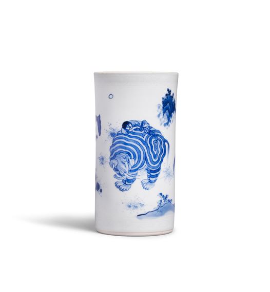 A VERY FINE BLUE AND WHITE 'RIDING THE ELEPHANT' BRUSHPOT, BITONG