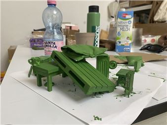 Phung-Tien Phan: Full of debt - Misako & Rosen