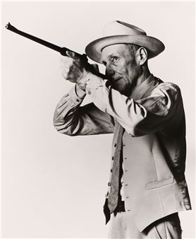 Der Schriftsteller mit Gewehr - Robert Mapplethorpe