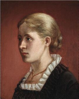 Portrait of a young woman with a gold necklace - Julie Hamann